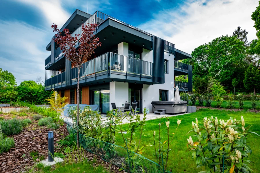 Exclusive Garden-Connected Luxury Residence