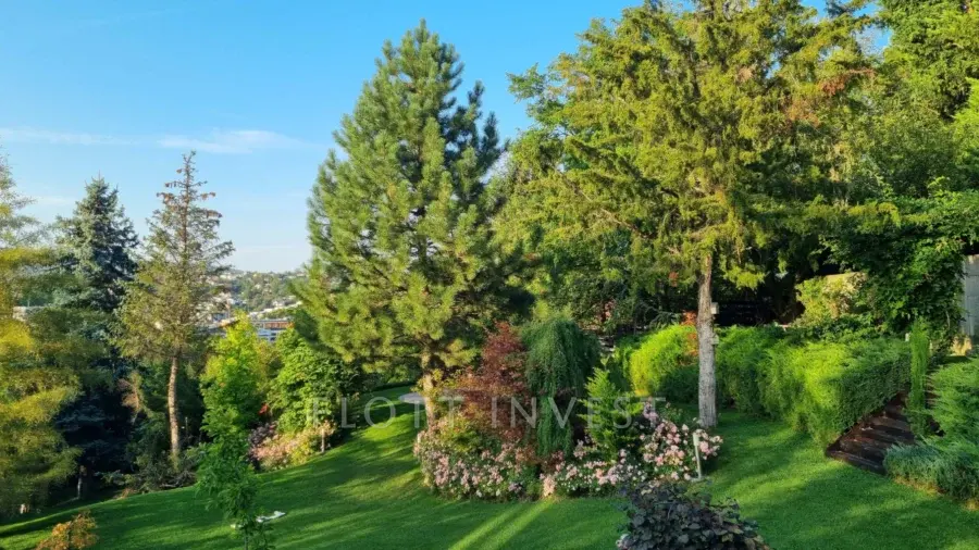 Magnificent modern family house with a fabulous garden