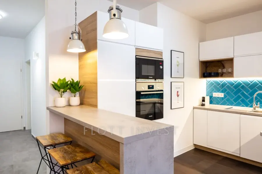 Apartment for rent near the famous New York cafe