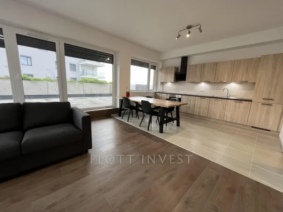 3-bedr apartment for rent with big terrace