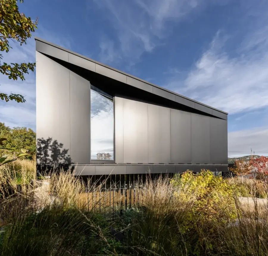 Ultra-modern villa on the outskirts of Budapest with an unobstructed panoramic view.