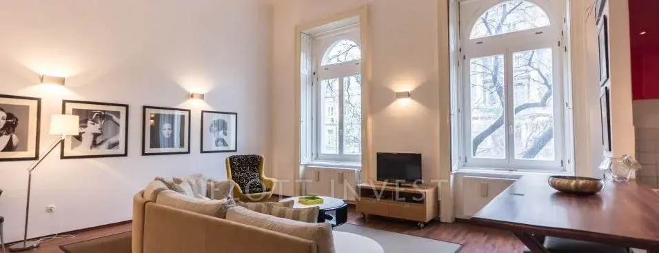 Furnished apartment with a balcony on Andrássy út