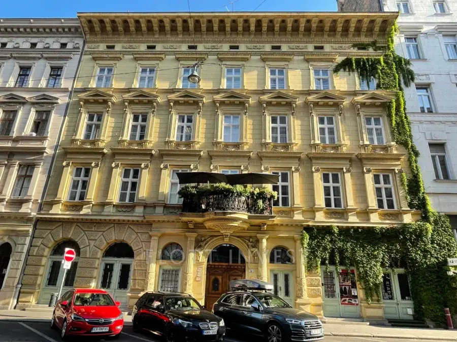 1br apartment next to the Liberty square