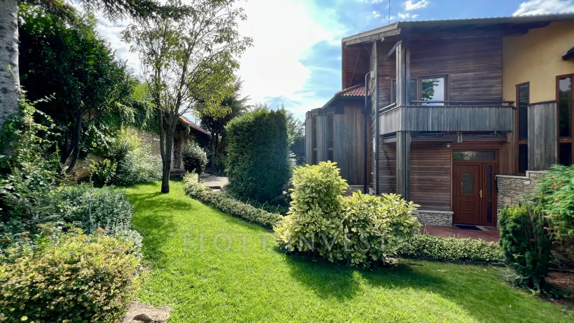 3BR duplex for rent in Buda